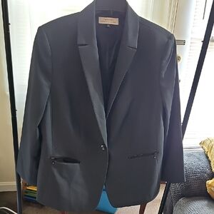 Tahari Gray Blazer with Notched Lapels